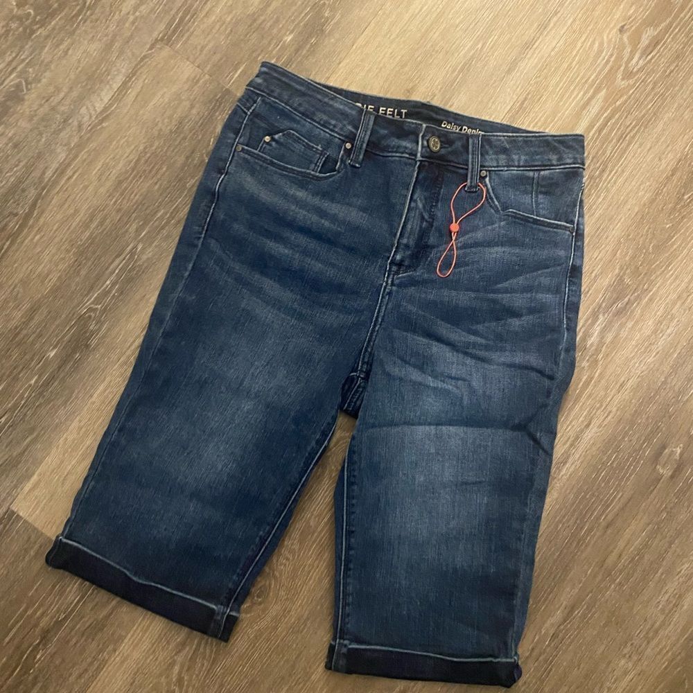 New Laurie Felt Daisy Denim Knee Grazer Jean Shorts Sz 8 - Picture 2 of 6